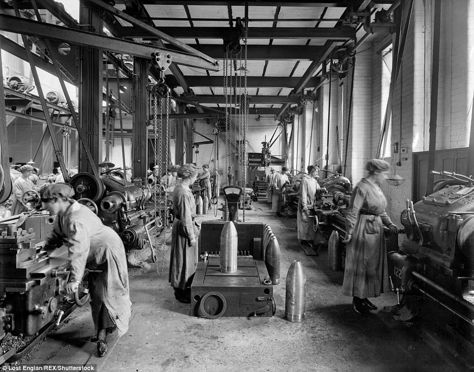 Промышленная фабрично заводская. Ткацкая фабрика Великобритания 19 век. Фабрики 19 века в Англии. Франция' завод 19 век Франция. Заводы Англии 19 век.